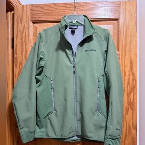 Patagonia men’s Adze hybrid Polartec Windbloc jacket, green, small, S